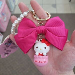Brand New Sanrio Hello Kitty Pearl Keychain